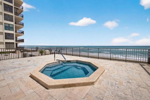 Condo in South Palm Beach, Florida, 2 bedrooms  № 2146588 - photo 27