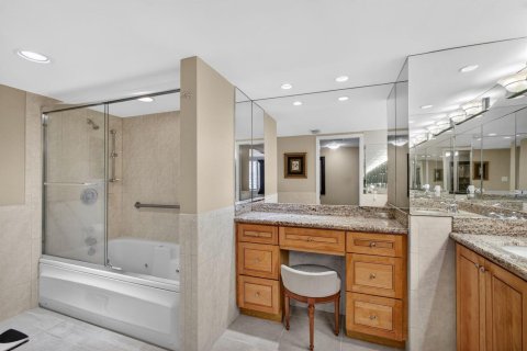 Condo in South Palm Beach, Florida, 2 bedrooms  № 2146588 - photo 16