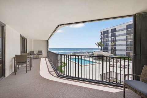 Condo in South Palm Beach, Florida, 2 bedrooms  № 2146588 - photo 21