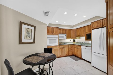 Condo in South Palm Beach, Florida, 2 bedrooms  № 2146588 - photo 13
