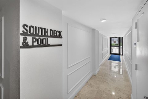 Condo in South Palm Beach, Florida, 2 bedrooms  № 2146588 - photo 24