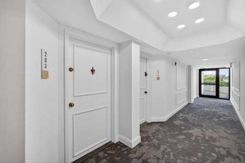 Condo in South Palm Beach, Florida, 2 bedrooms  № 2146588 - photo 5