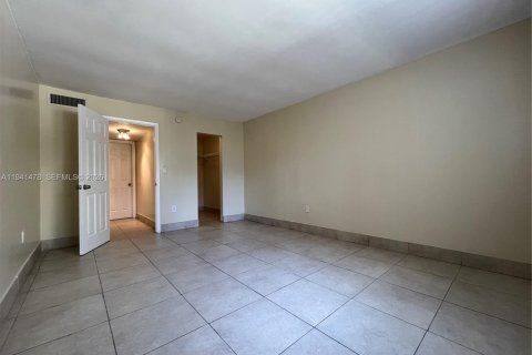 Condominio en venta en Lauderdale Lakes, Florida, 1 dormitorio, 74.32 m2 № 1998617 - foto 5