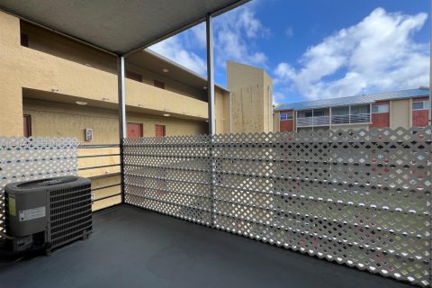 Condominio en venta en Lauderdale Lakes, Florida, 1 dormitorio, 74.32 m2 № 1998617 - foto 10