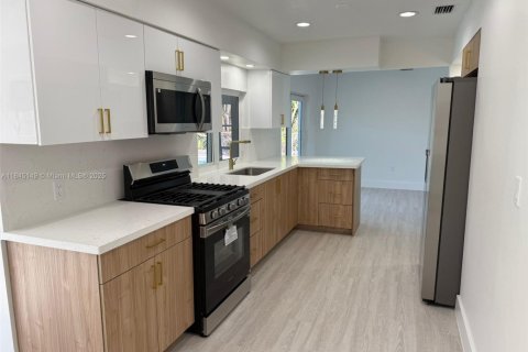 House in Sunrise, Florida 3 bedrooms, 133.13 sq.m. № 1846220 - photo 7