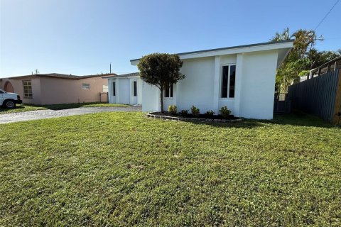 House in Sunrise, Florida 3 bedrooms, 133.13 sq.m. № 1846220 - photo 3