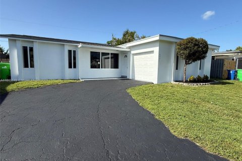 House in Sunrise, Florida 3 bedrooms, 133.13 sq.m. № 1846220 - photo 2
