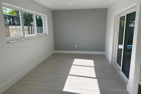 House in Sunrise, Florida 3 bedrooms, 133.13 sq.m. № 1846220 - photo 9
