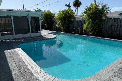House in Sunrise, Florida 3 bedrooms, 133.13 sq.m. № 1846220 - photo 17