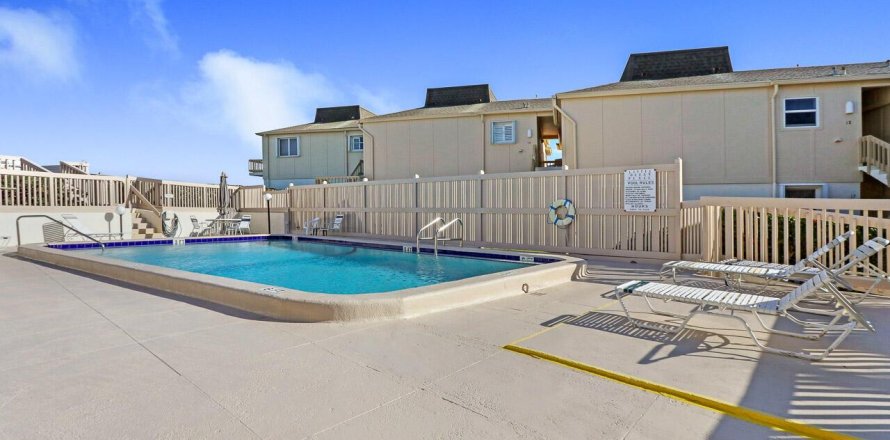 Кондоминиум с 2 спальнями в Стьюарт, Флорида № 1159601