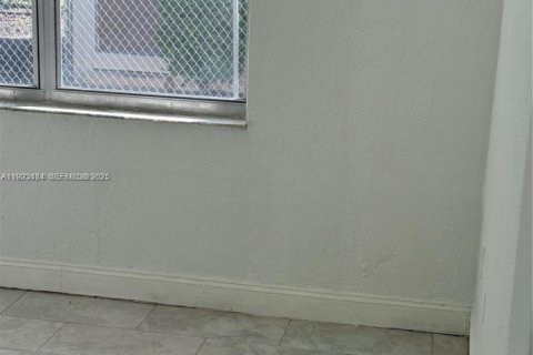 House in Miami, Florida 2 bedrooms, 169.08 sq.m. № 1988686 - photo 9