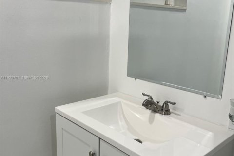 Снять в аренду виллу или дом в Майами, Флорида 1 спальня, № 1988062 - фото 5