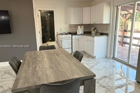 Снять в аренду виллу или дом в Майами, Флорида 1 спальня, № 1988062 - фото 1