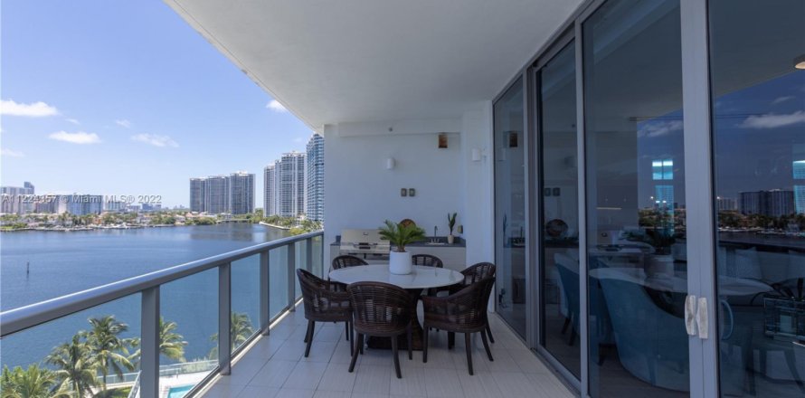 Кондоминиум с 4 спальнями в Авентура, Флорида № 2053636