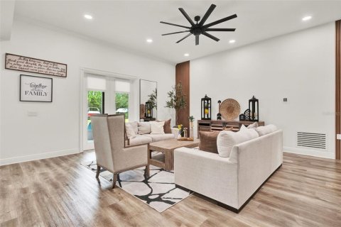 Casa en venta en Orlando, Florida, 3 dormitorios, 191.84 m2 № 1917907 - foto 4