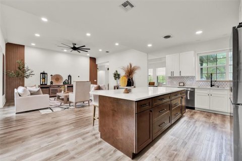 Casa en venta en Orlando, Florida, 3 dormitorios, 191.84 m2 № 1917907 - foto 8