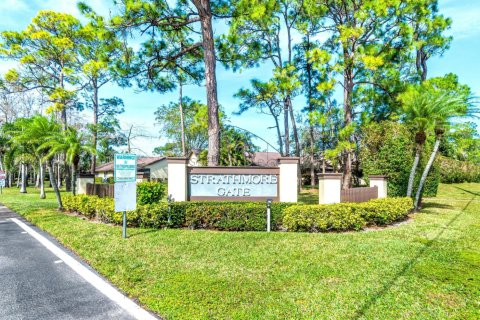 Townhouse in Royal Palm Beach, Florida 2 bedrooms, 120.59 sq.m. № 989325 - photo 1