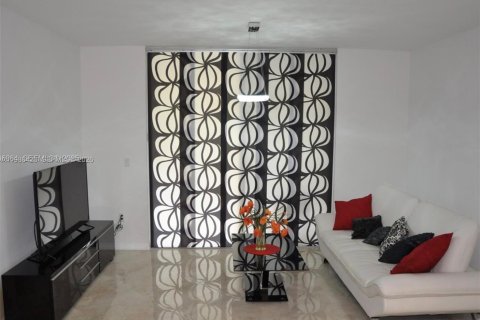 Copropriété à louer à Aventura, Floride: 1 chambre, 69.68 m2 № 2255120 - photo 4