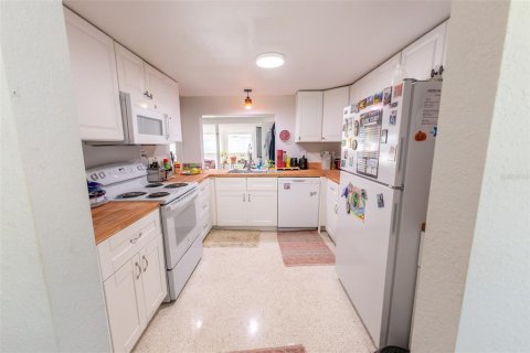 Купить виллу или дом в Энглвуд, Флорида 10 комнат, 139.35м2, № 2229873 - фото 8