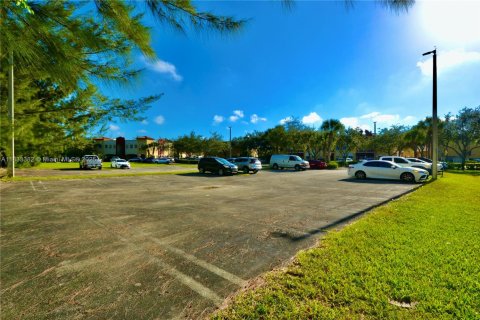 Propiedad comercial en venta en Miami, Florida № 2054914 - foto 4