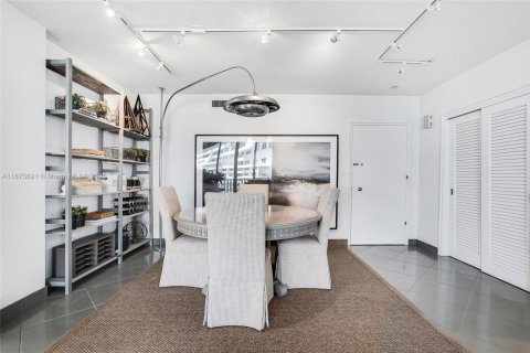 Condo in Key Biscayne, Florida, 1 bedroom № 2060148 - photo 9