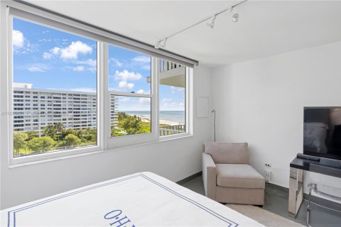 Condo in Key Biscayne, Florida, 1 bedroom № 2060148 - photo 12