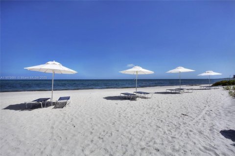 Condo in Key Biscayne, Florida, 1 bedroom № 2060148 - photo 26