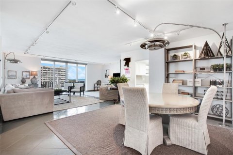 Condo in Key Biscayne, Florida, 1 bedroom № 2060148 - photo 8