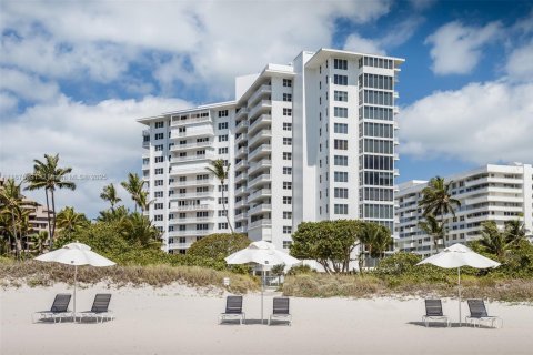 Condo in Key Biscayne, Florida, 1 bedroom № 2060148 - photo 22