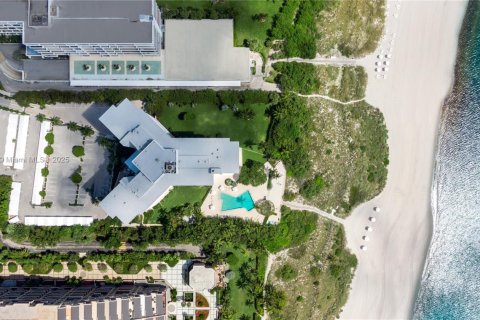 Condo in Key Biscayne, Florida, 1 bedroom № 2060148 - photo 30