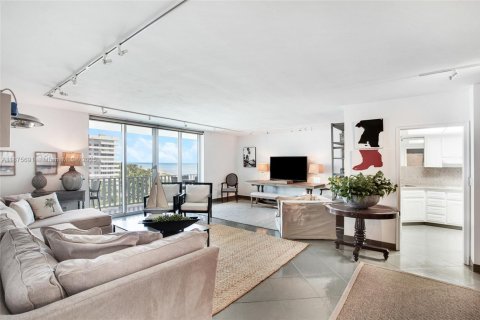 Condo in Key Biscayne, Florida, 1 bedroom № 2060148 - photo 7