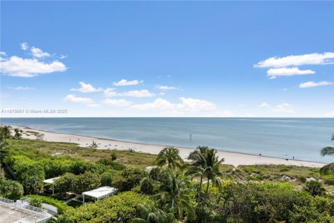 Condo in Key Biscayne, Florida, 1 bedroom № 2060148 - photo 16