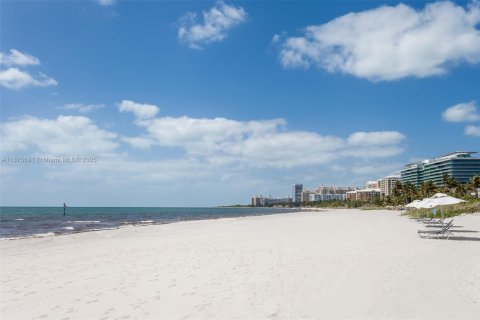 Condo in Key Biscayne, Florida, 1 bedroom № 2060148 - photo 24