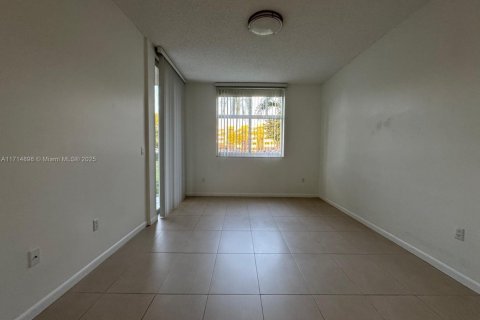 Condo in Doral, Florida, 2 bedrooms  № 1703342 - photo 13