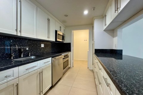 Condo in Doral, Florida, 2 bedrooms  № 1703342 - photo 9