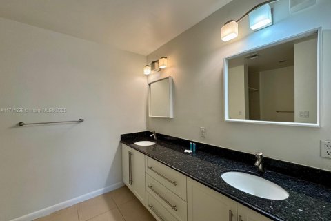 Condo in Doral, Florida, 2 bedrooms  № 1703342 - photo 15
