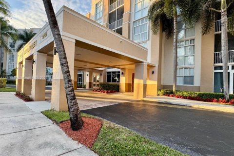 Condo in Doral, Florida, 2 bedrooms  № 1703342 - photo 2