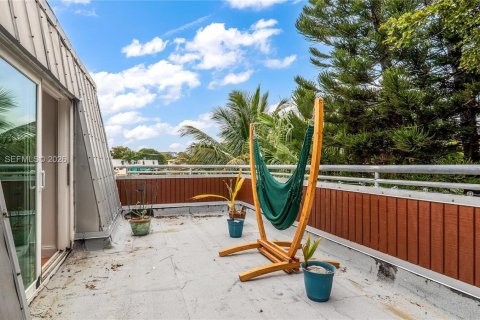 House in Oakland Park, Florida 2 bedrooms, 137.5 sq.m. № 2022053 - photo 19