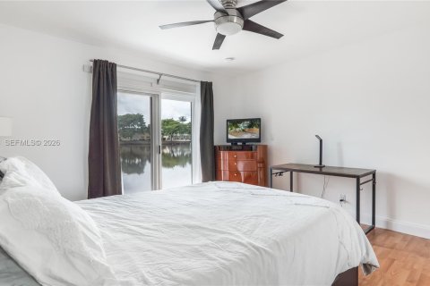 House in Oakland Park, Florida 2 bedrooms, 137.5 sq.m. № 2022053 - photo 2