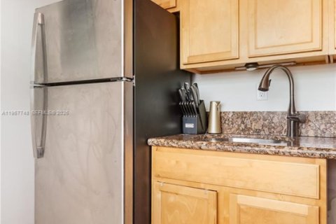 House in Oakland Park, Florida 2 bedrooms, 137.5 sq.m. № 2022053 - photo 13