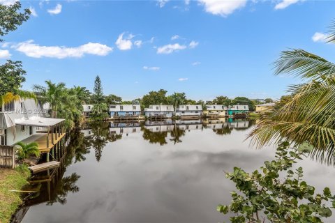 House in Oakland Park, Florida 2 bedrooms, 137.5 sq.m. № 2022053 - photo 20