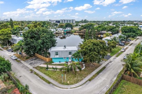 House in Oakland Park, Florida 2 bedrooms, 137.5 sq.m. № 2022053 - photo 7