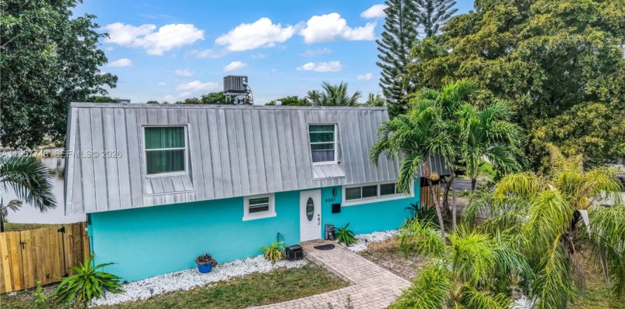 House in Oakland Park, Florida 2 bedrooms, 137.5 sq.m. № 2022053