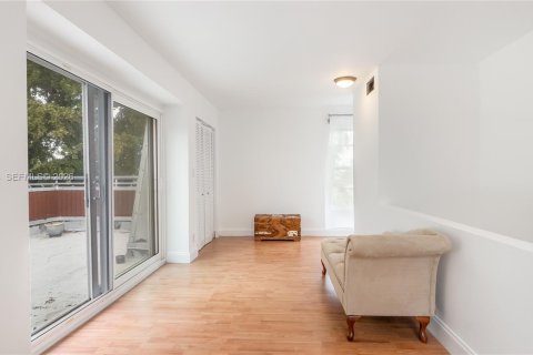 House in Oakland Park, Florida 2 bedrooms, 137.5 sq.m. № 2022053 - photo 22