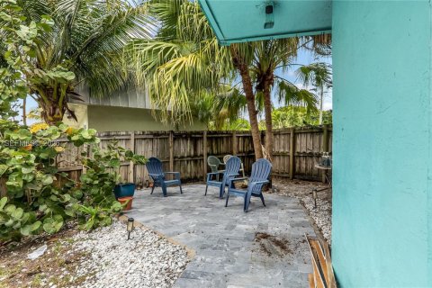 House in Oakland Park, Florida 2 bedrooms, 137.5 sq.m. № 2022053 - photo 23