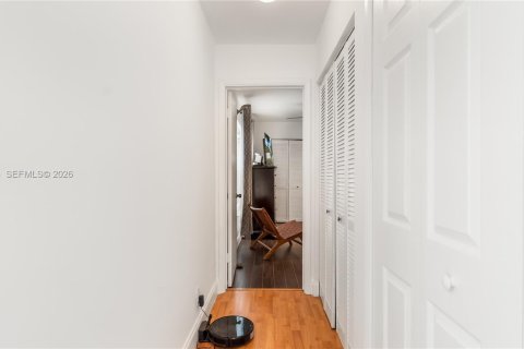 House in Oakland Park, Florida 2 bedrooms, 137.5 sq.m. № 2022053 - photo 25