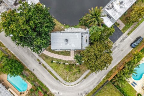 House in Oakland Park, Florida 2 bedrooms, 137.5 sq.m. № 2022053 - photo 8