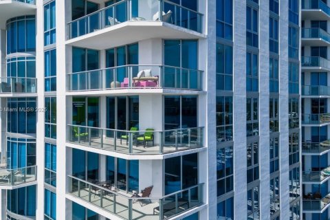 Condo in North Miami Beach, Florida, 3 bedrooms  № 1968110 - photo 3