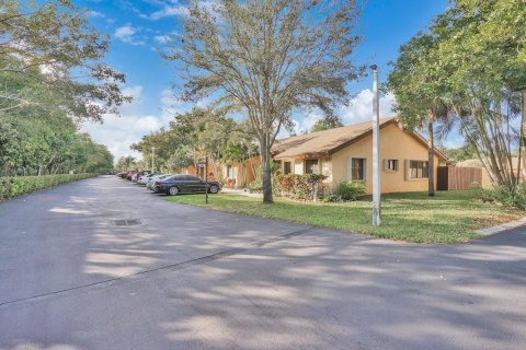 Casa en alquiler en Oakland Park, Florida, 3 dormitorios, 106.84 m2 № 1152111 - foto 1