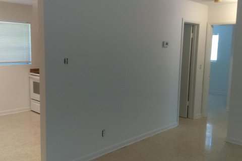 Снять в аренду таунхаус в Норт-Палм-Бич, Флорида 3 комнаты, 87.33м2, № 2260199 - фото 5